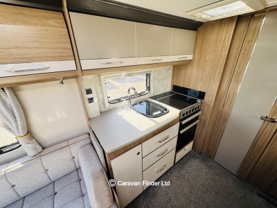 Coachman VIP 460 (Vogue Dealer Special) 2019 (Trade) image 8