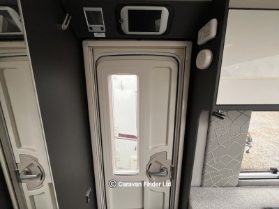 Swift Conqueror 560 2022 (Trade) image 11