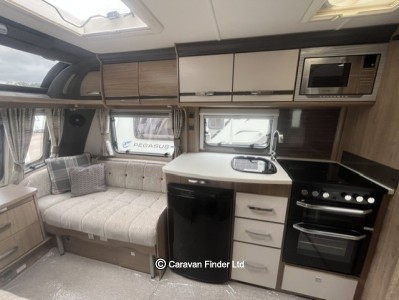Coachman VIP Vogue 565 2017 (Trade) image 4