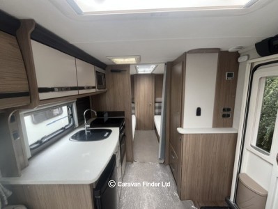 Coachman VIP Vogue 565 2017 (Trade) image 8