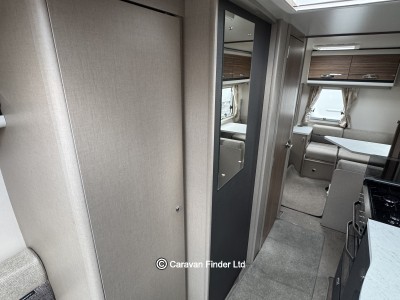 Swift Challenger 590 