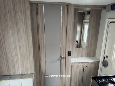 Coachman Acadia 520 (Platinum Edition) 2020 (Trade) image 10