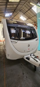 Used Swift Icon t4 580 island bed 2022 touring caravan Image