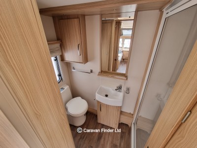 Coachman Vision 450 ( Dealer Special Avocet) 2017 (Trade) image 11