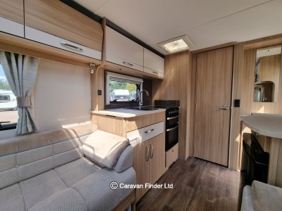 Coachman Vision 450 ( Dealer Special Avocet) 2017 (Trade) image 4
