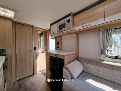 Coachman Vision 450 ( Dealer Special Avocet) 2017 (Trade) image 5