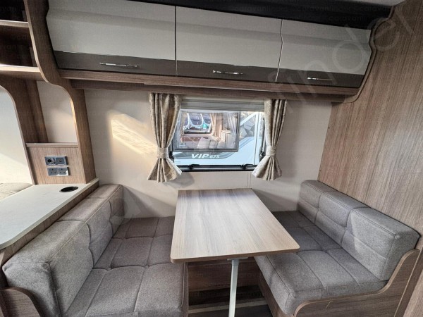 Coachman VIP 520 2025