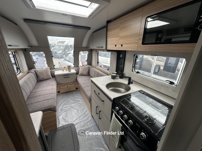 Bailey Phoenix Black Edition 640 2027 (Trade) image 4