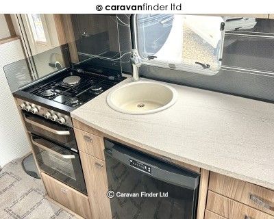 Swift Challenger 530 2018 (Trade) image 6