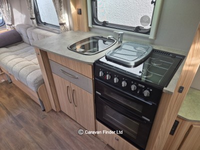 Used Coachman Vision 575 2015 touring caravan Image