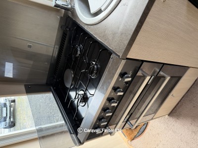 Sterling Europa 565 LUX 2010 (Trade) image 11